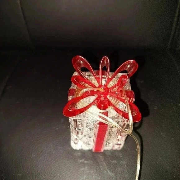 13Acrylic Gift Box Christmas light up Ornaments battery operated. Red and Green - Picture 13 of 16